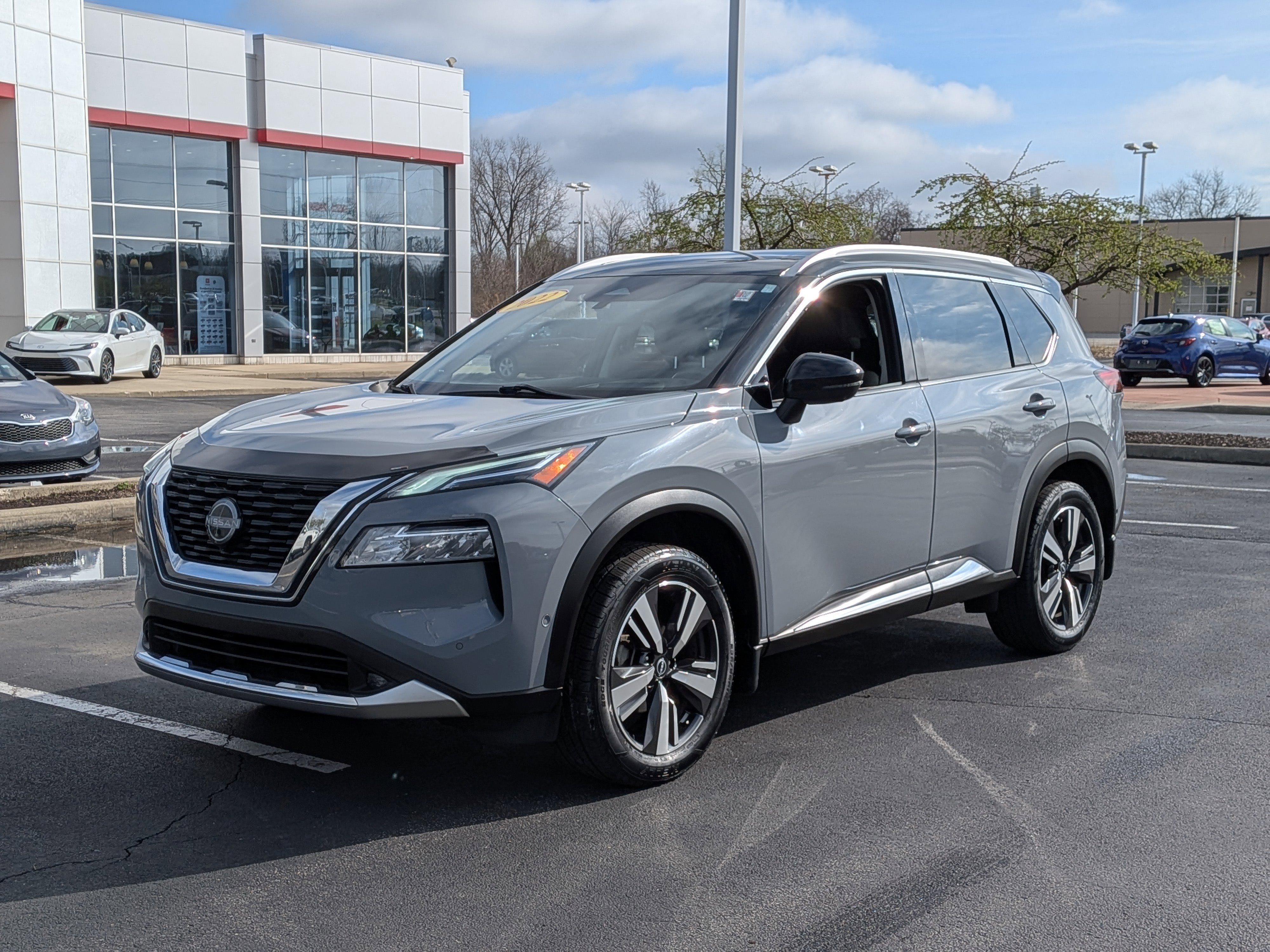 Used 2022 Nissan Rogue Platinum w/ Head-Up Display Package AWD/4WD image 4