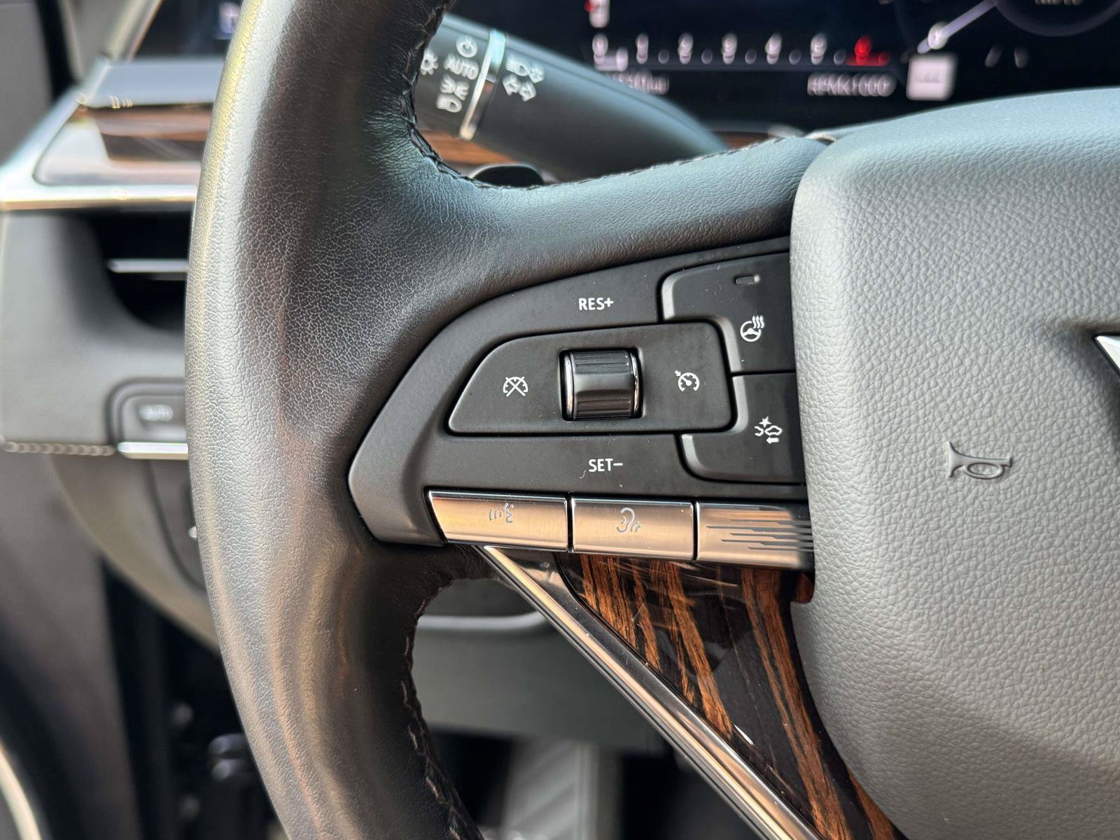 Used 2022 Cadillac Escalade ESV Premium Luxury AWD/4WD image 27