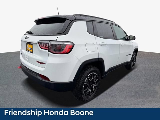 Used 2026 Jeep Compass Trailhawk AWD/4WD image 3