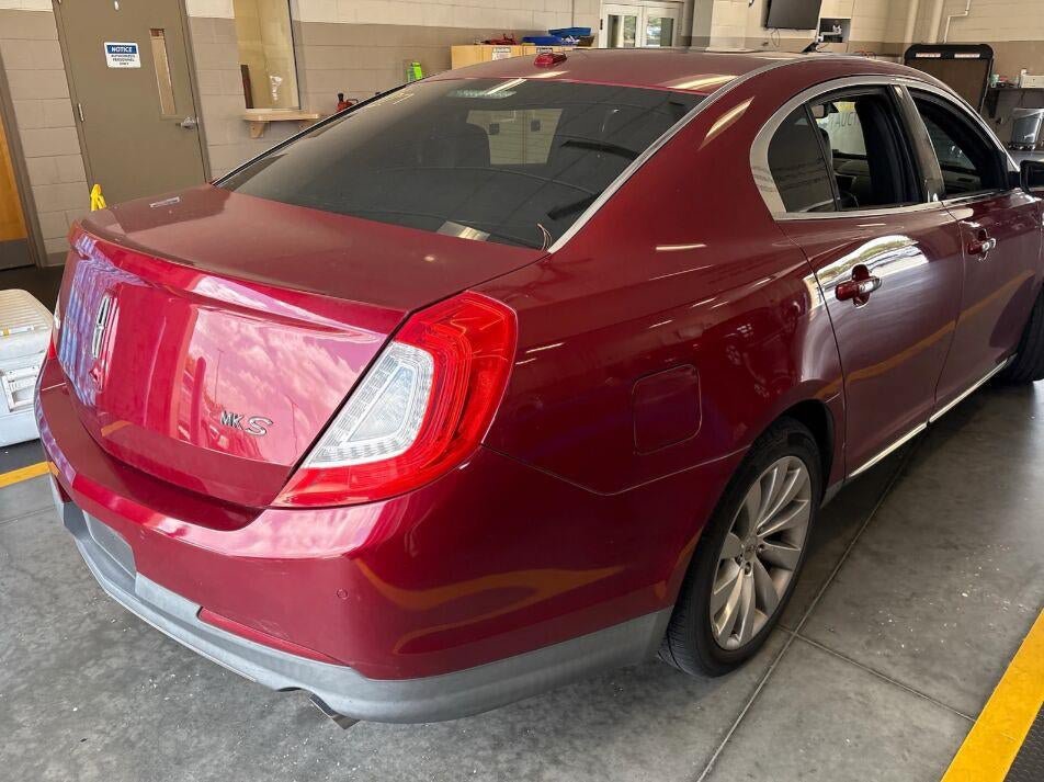 Used 2014 Lincoln MKS FWD image 4