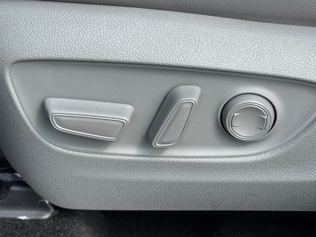Used 2025 Toyota Highlander Platinum AWD/4WD image 19