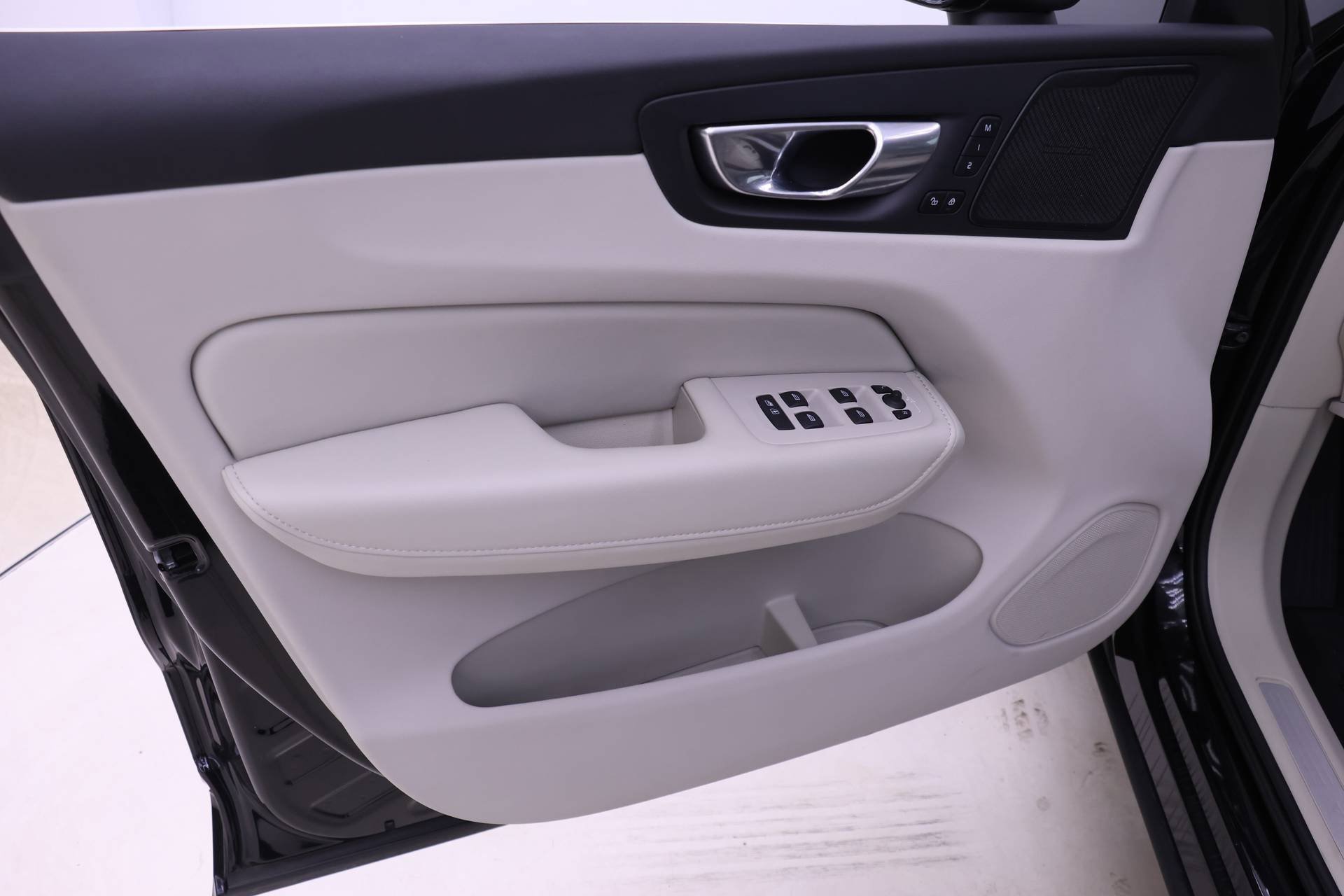 Certified 2022 Volvo XC60 B6 Inscription w/ Advanced Package image 15