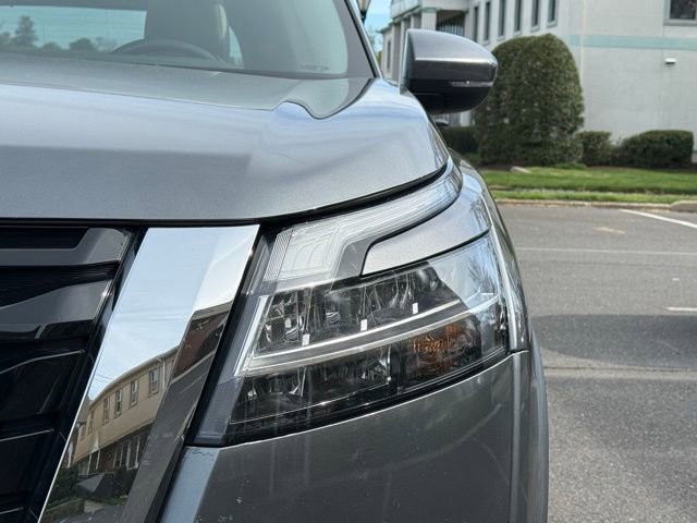 Used 2022 Nissan Pathfinder SV w/ SV Premium Package AWD/4WD image 14