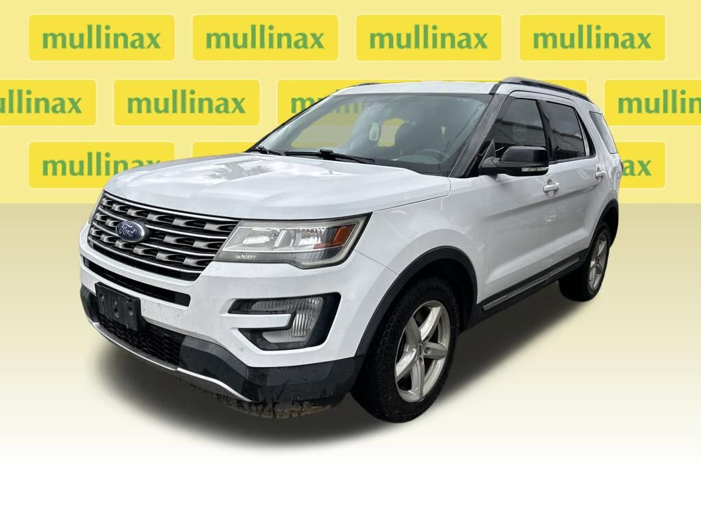 Used 2017 Ford Explorer XLT image 4