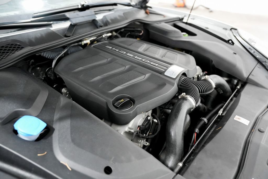 Used 2015 Porsche Cayenne S image 48