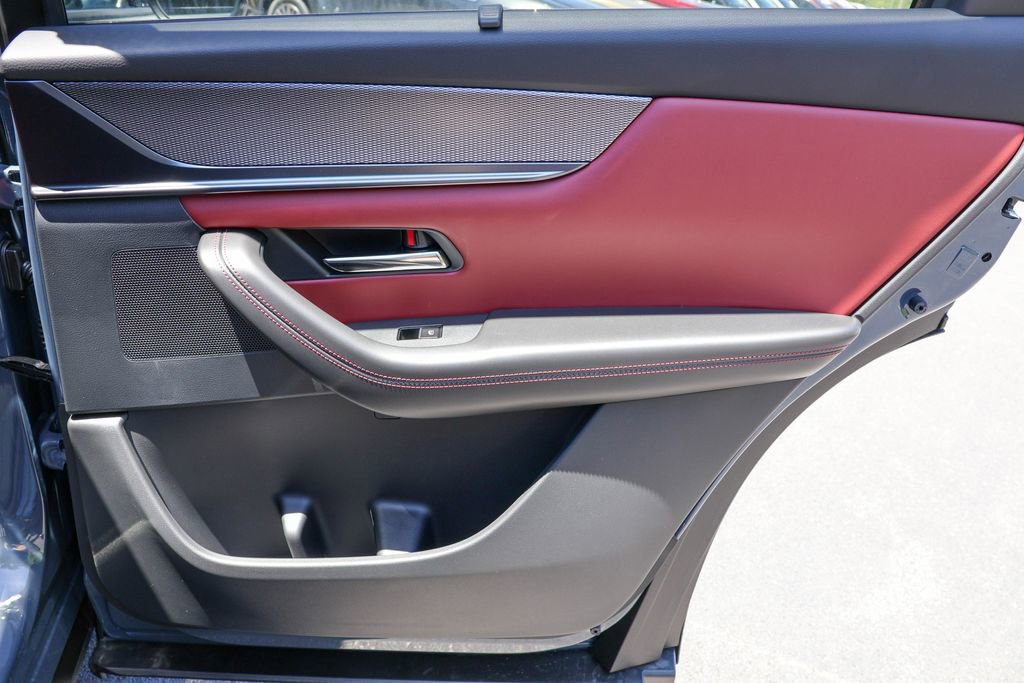 Used 2025 MAZDA CX-70 Plug-In Hybrid w/ Premium Plus image 32