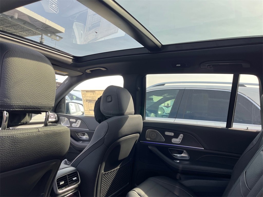 New 2026 Mercedes-Benz GLS 580 4MATIC image 9