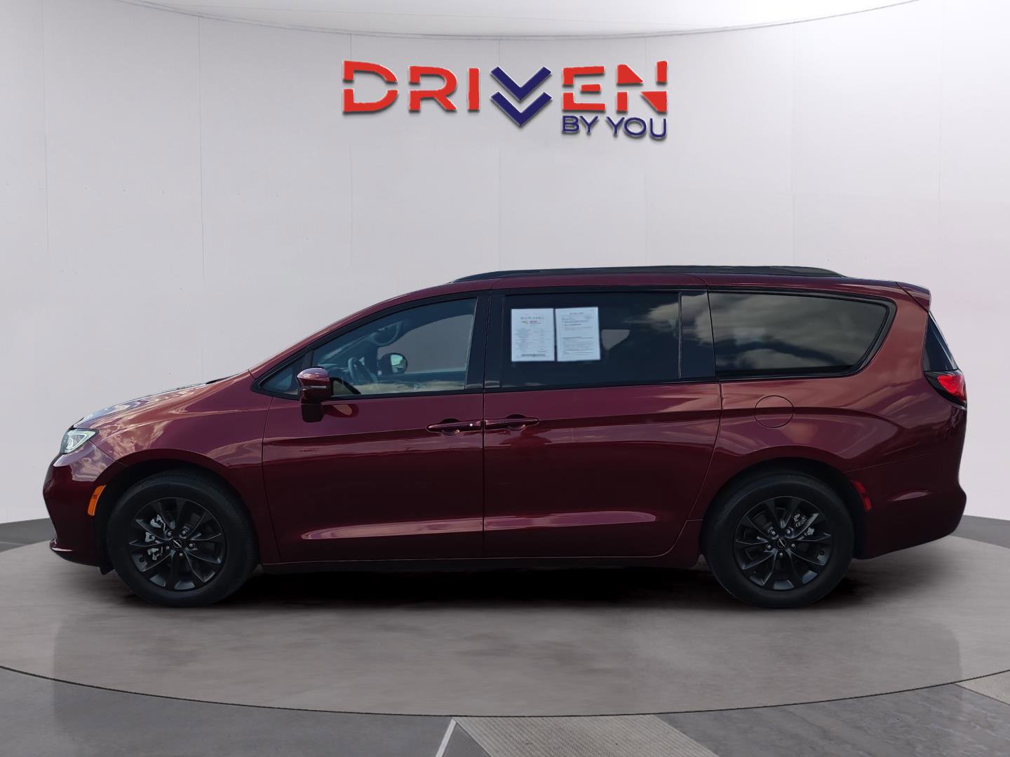 Used 2021 Chrysler Pacifica Touring w/ S Appearance Package image 2