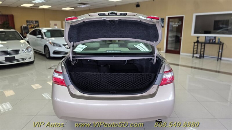 Used 2007 Toyota Camry Hybrid w/ Leather Pkg FWD image 9