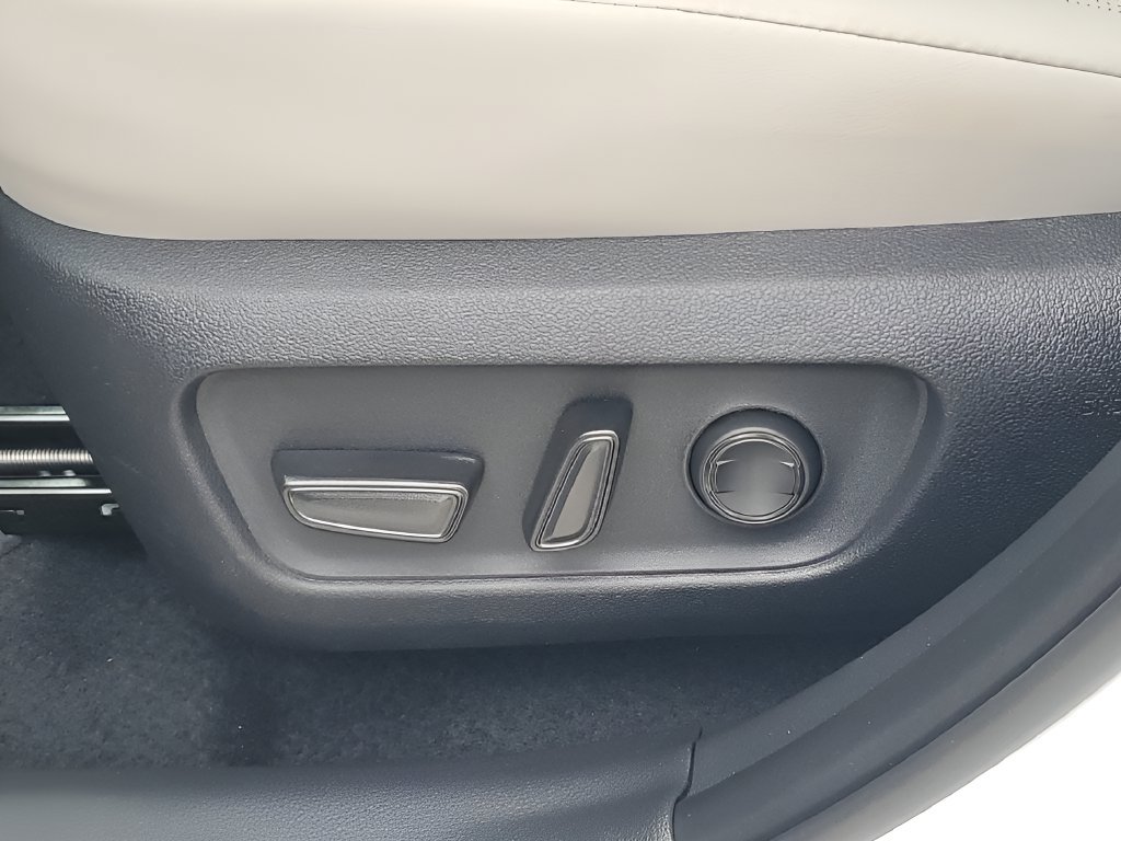 Used 2026 Toyota RAV4 XLE Premium AWD/4WD image 16