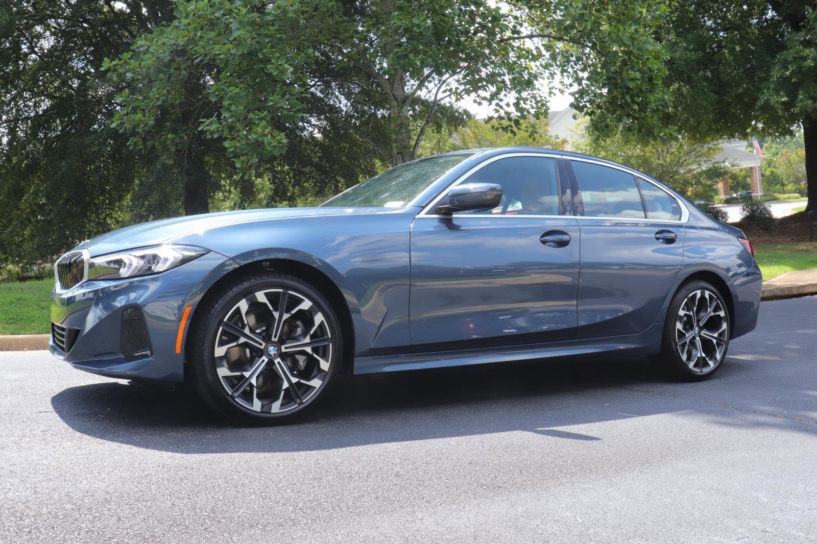 New 2025 BMW 330i Sedan w/ Convenience Package image 1