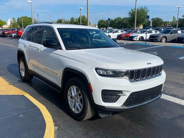 Used 2023 Jeep Grand Cherokee Laredo w/ Luxury Tech Group I AWD/4WD image 2