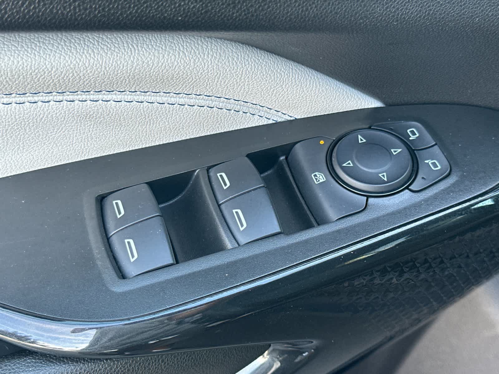Used 2025 Chevrolet Trax LT FWD image 14