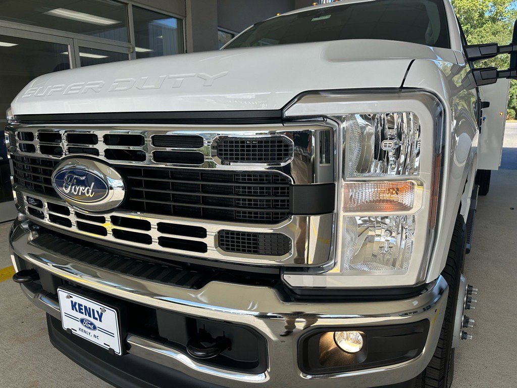 New 2026 Ford F350 XL w/ XL Chrome Package image 2