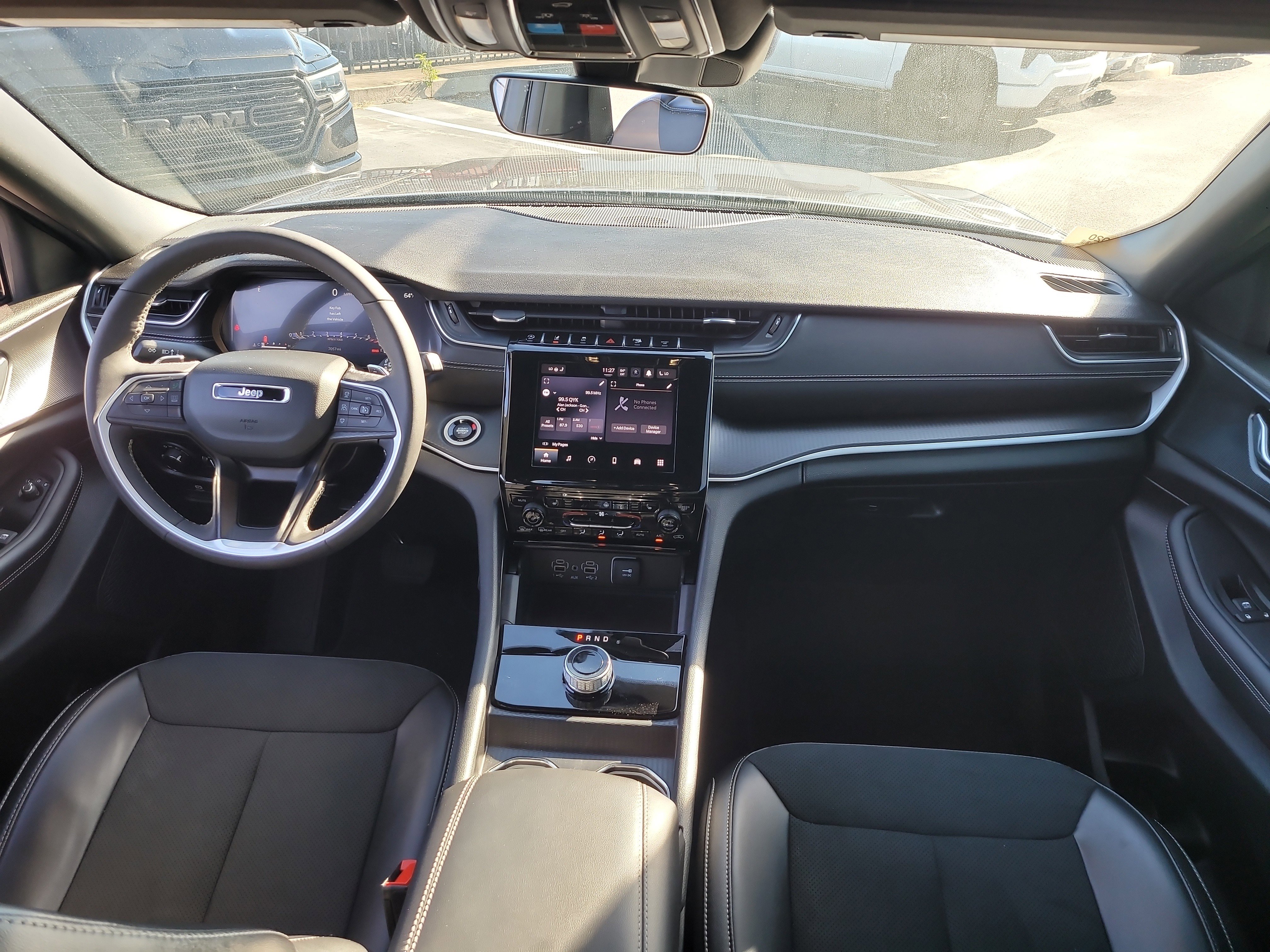 Used 2025 Jeep Grand Cherokee L Laredo image 15