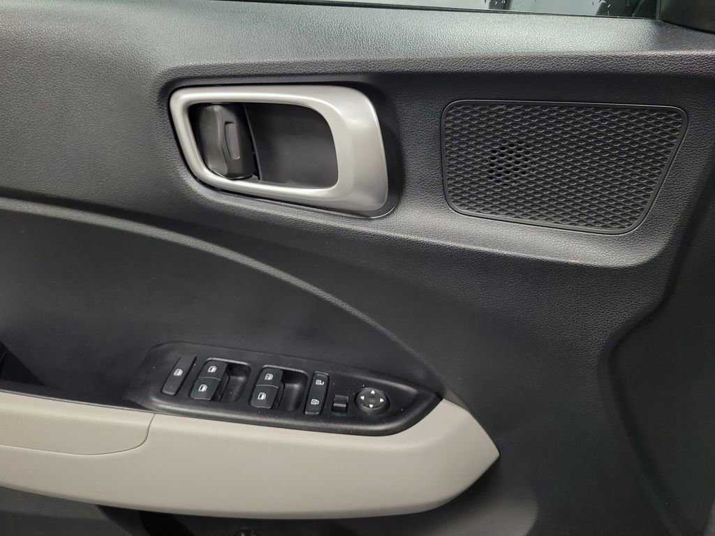 Used 2023 Hyundai Venue SEL image 19