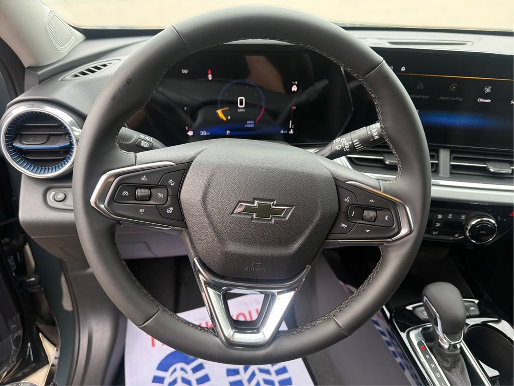 New 2026 Chevrolet Trax LT w/ Midnight Edition FWD image 18