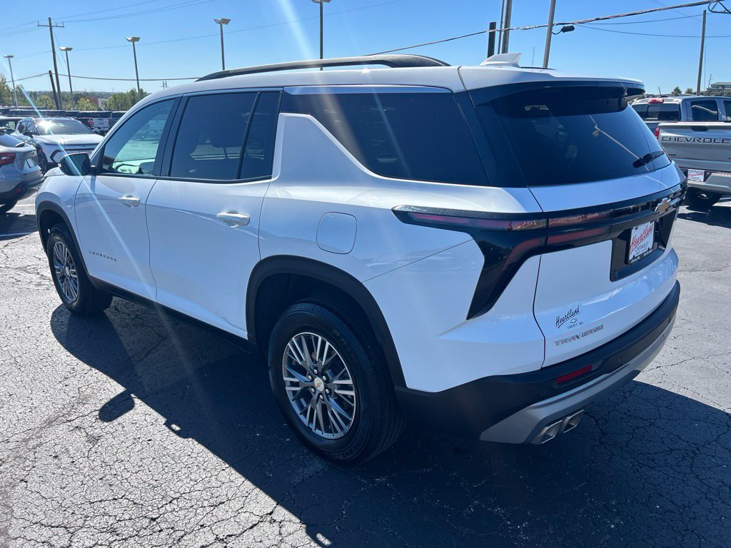 Used 2025 Chevrolet Traverse LT FWD image 7
