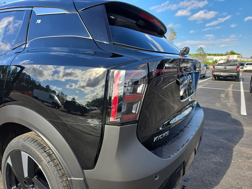 New 2026 Nissan Kicks SR FWD image 36