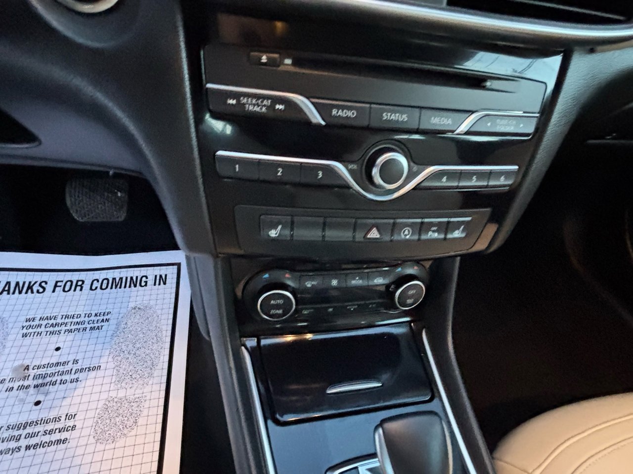 Used 2018 INFINITI QX30 Premium w/ Navigation Package image 15