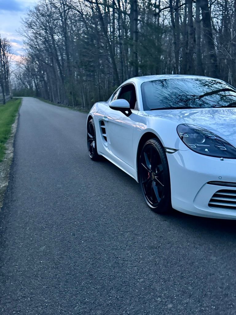 Used 2024 Porsche 718 Cayman S RWD image 8