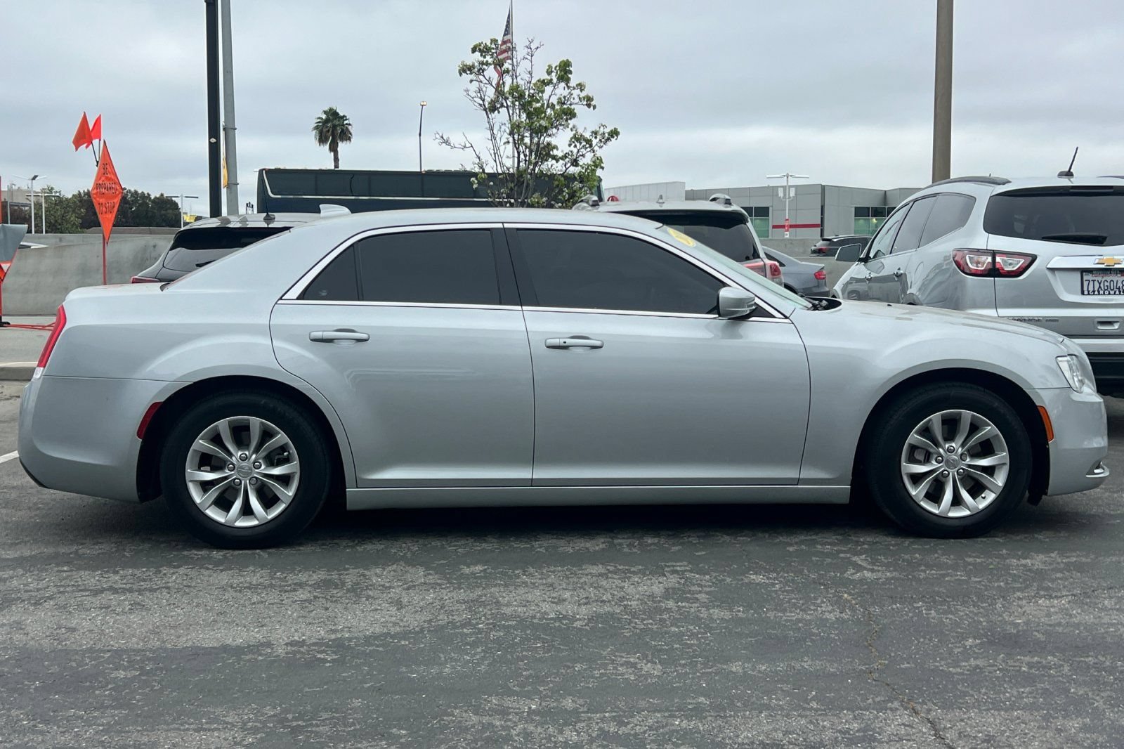 Used 2019 Chrysler 300 Touring RWD image 3