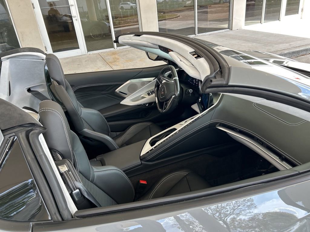Used 2025 Chevrolet Corvette Z06 RWD image 11