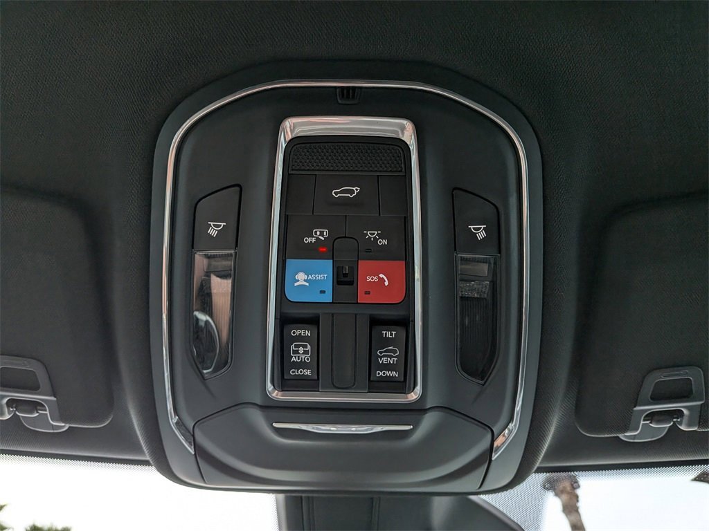 Used 2023 Jeep Grand Cherokee Altitude image 25