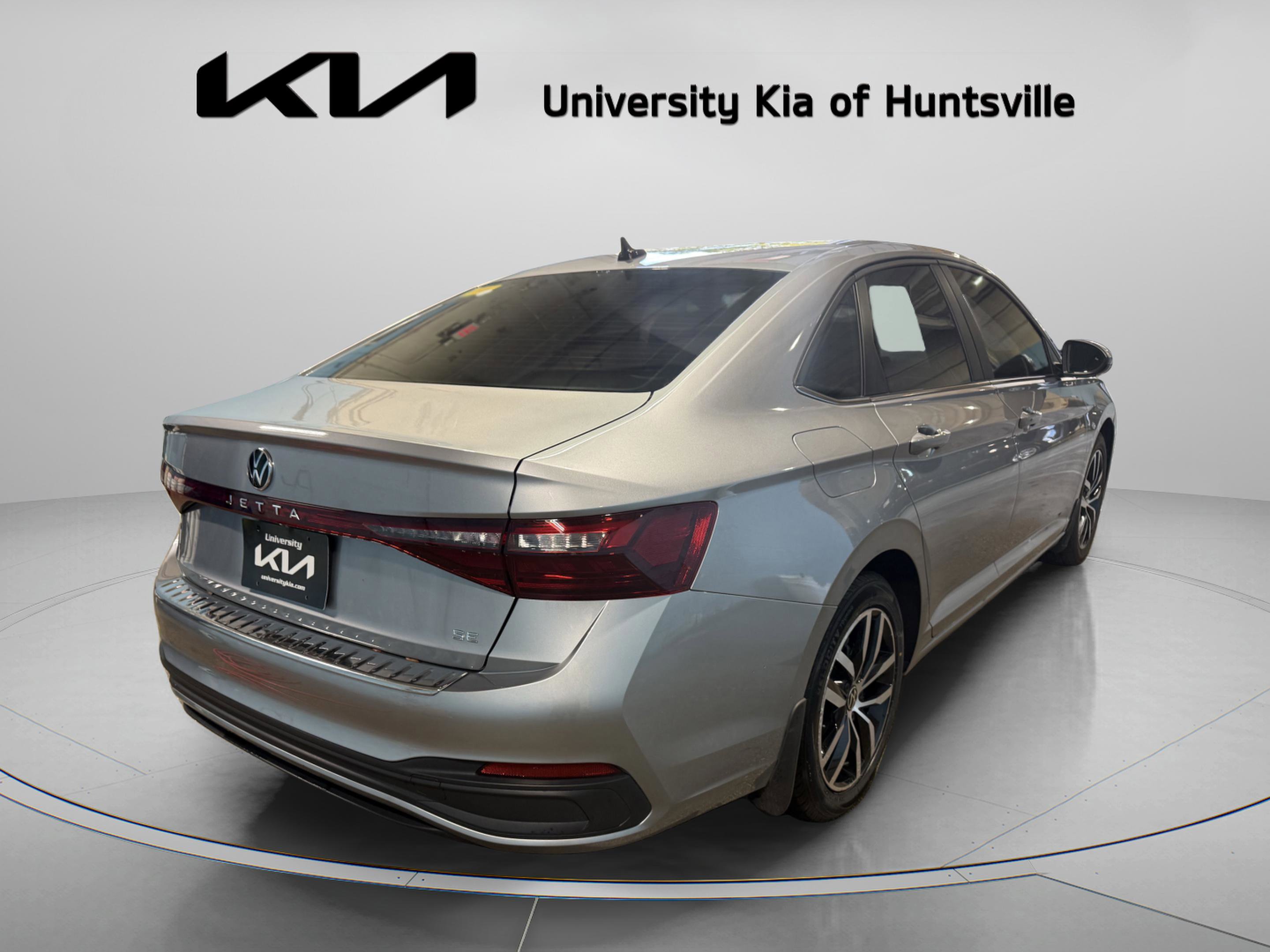 Used 2025 Volkswagen Jetta SE image 7