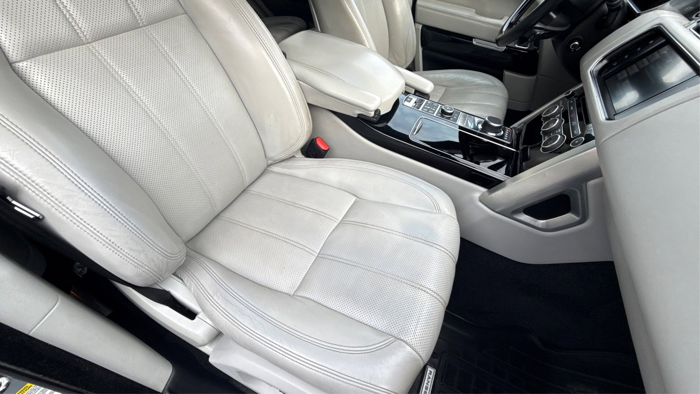 Used 2016 Land Rover Range Rover HSE image 16