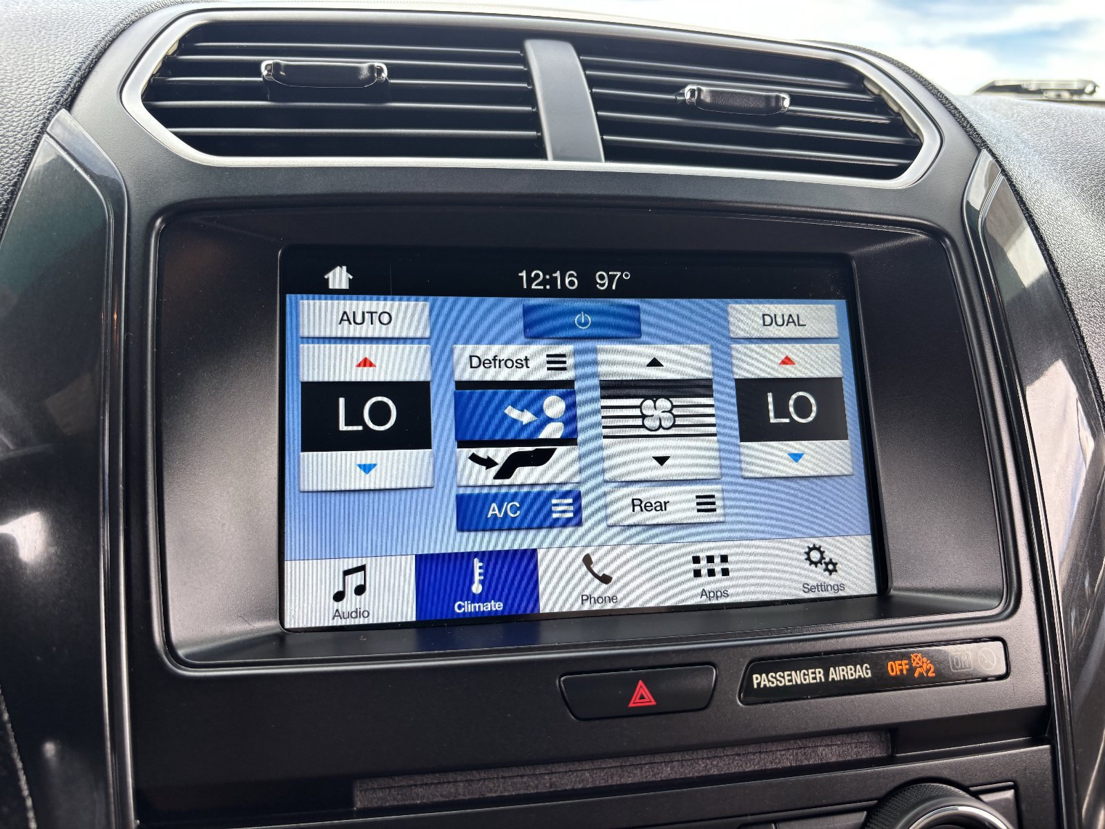 Used 2017 Ford Explorer XLT w/ Equipment Group 201A FWD image 26