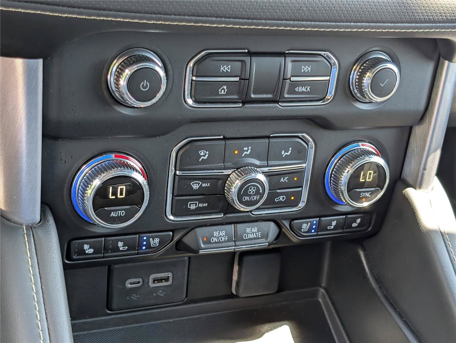Used 2024 GMC Yukon SLT AWD/4WD image 30