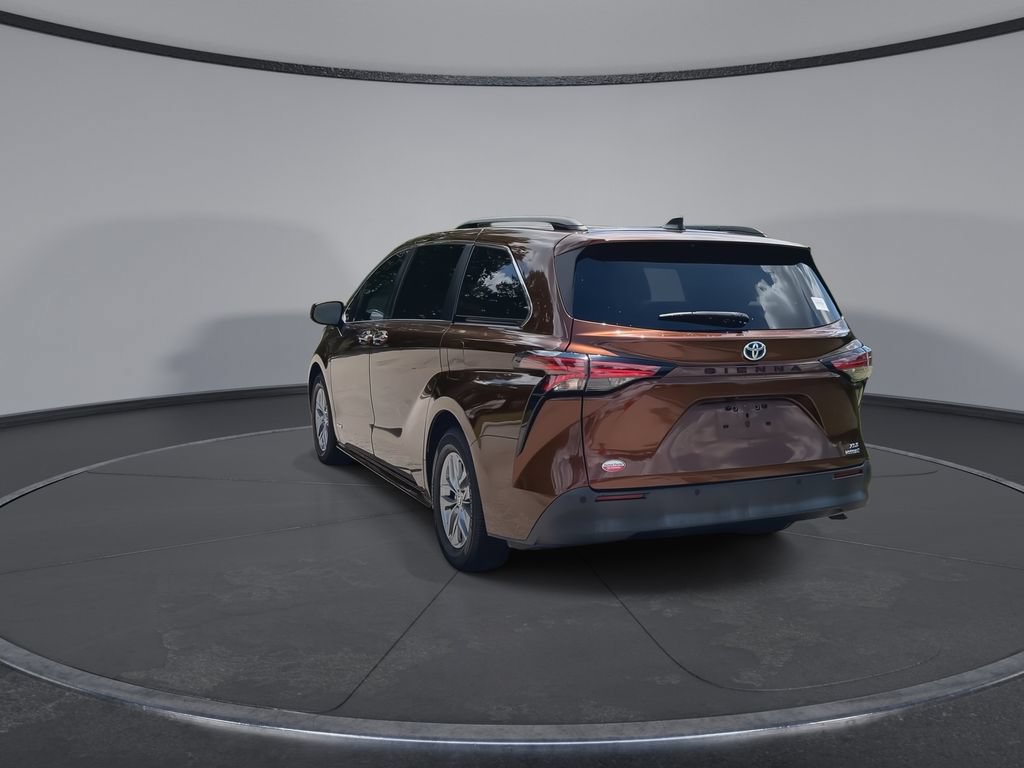 Certified 2021 Toyota Sienna XLE FWD image 7