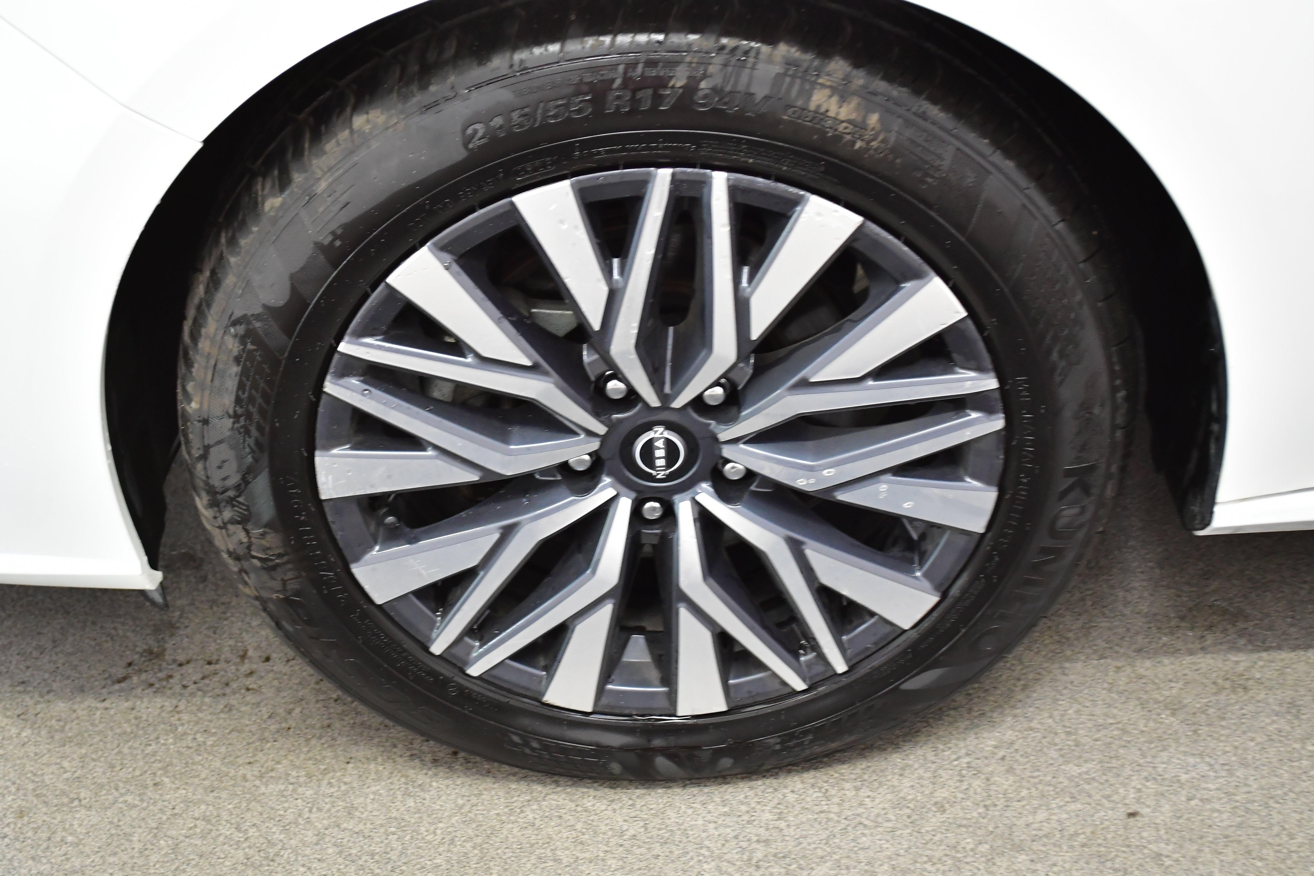 Used 2025 Nissan Altima 2.5 SV FWD image 36