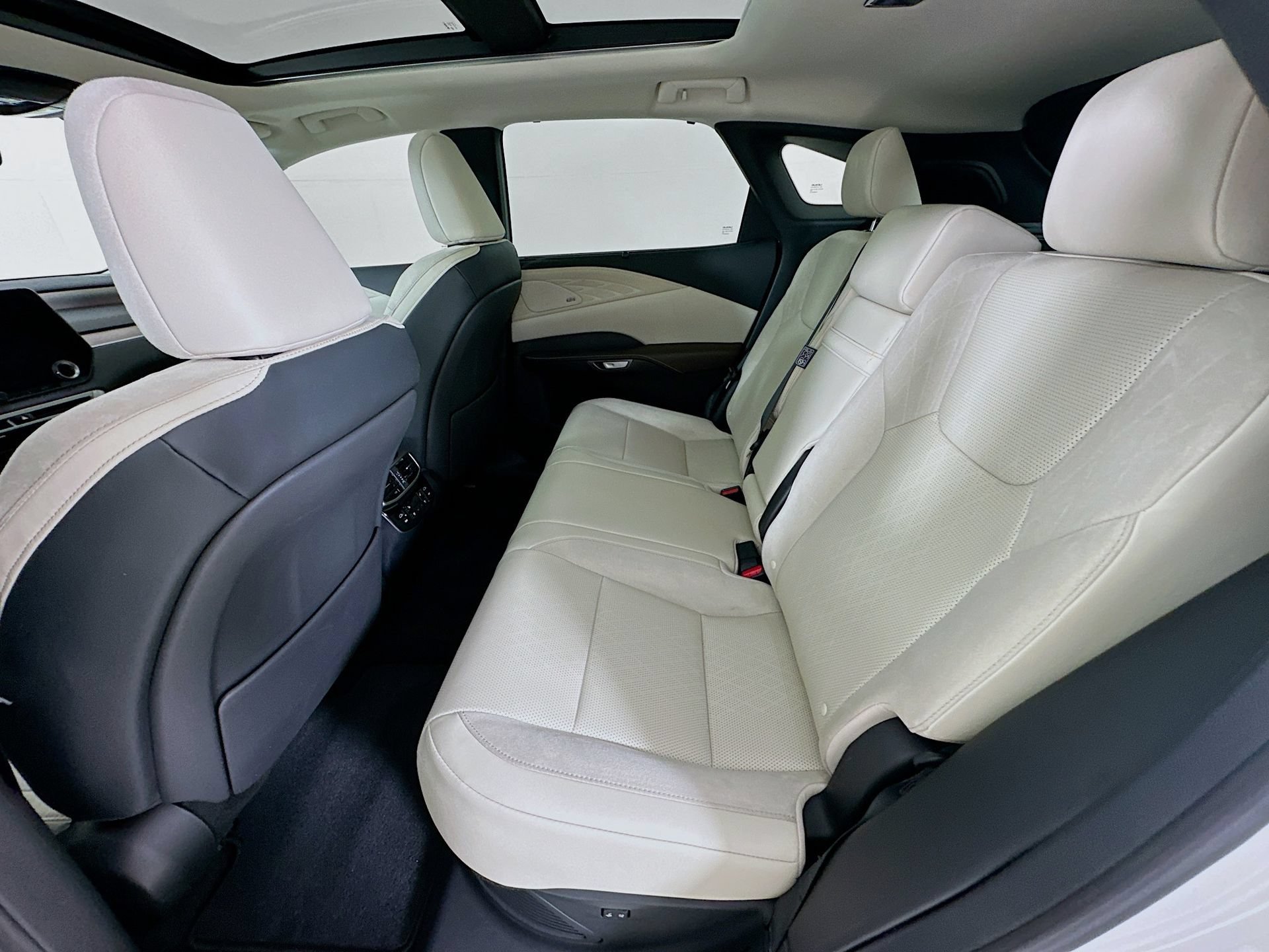 Used 2024 Lexus RX 350 w/ Convenience Package AWD/4WD image 27