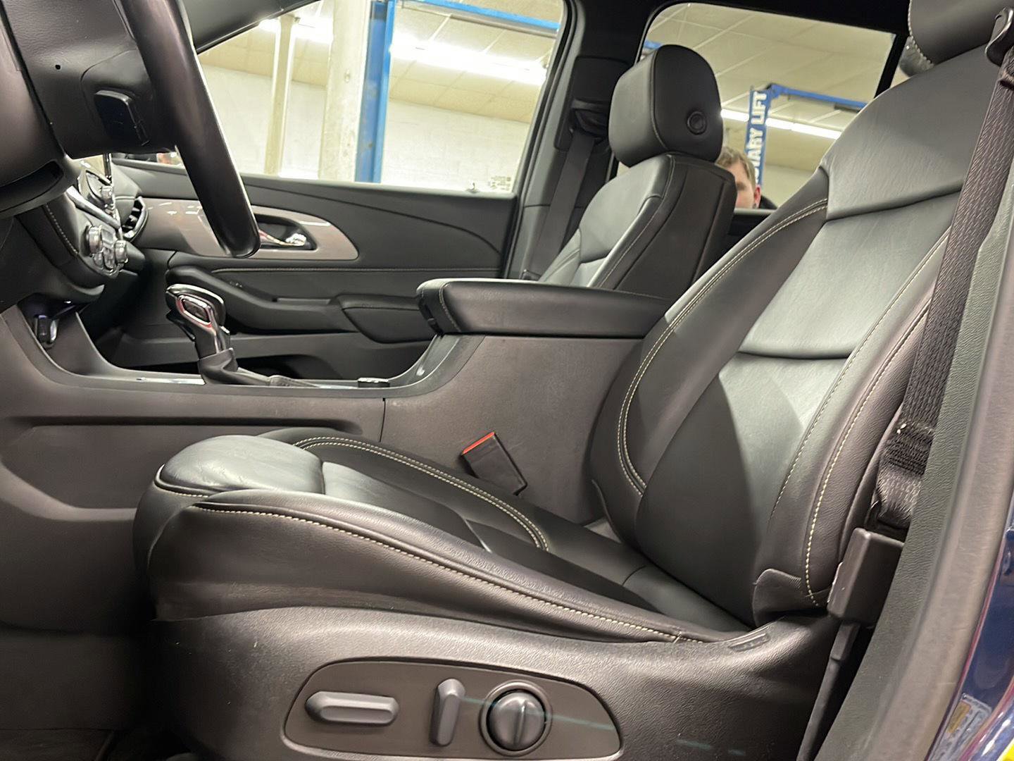 Used 2022 Chevrolet Traverse LT image 17