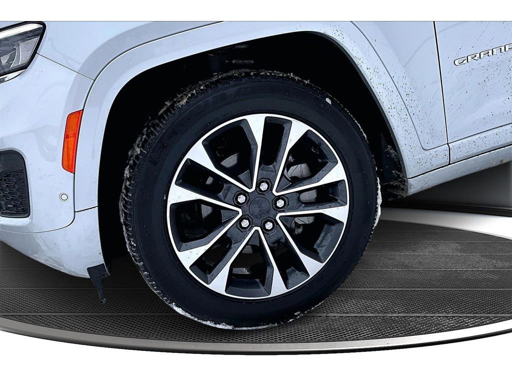 Certified 2025 Jeep Grand Cherokee Overland w/ Luxury Tech Group IV image 10
