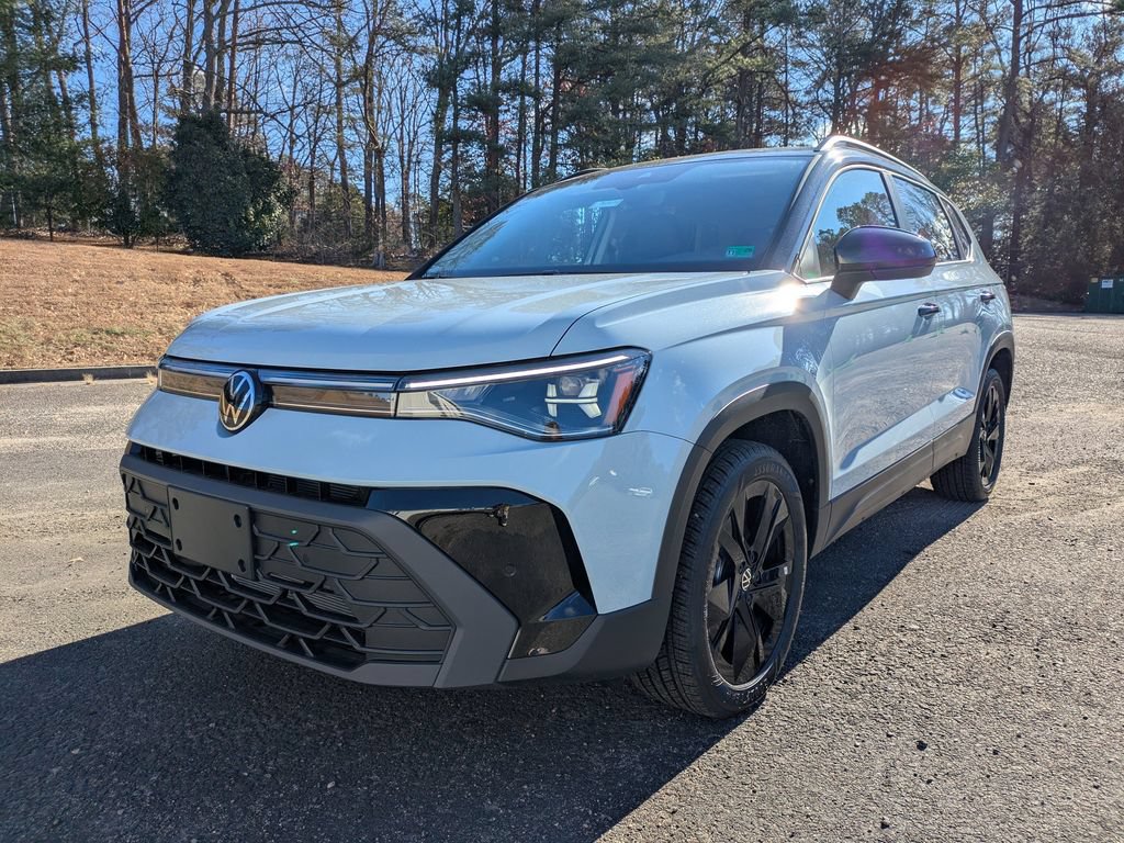 New 2026 Volkswagen Taos SE FWD image 8