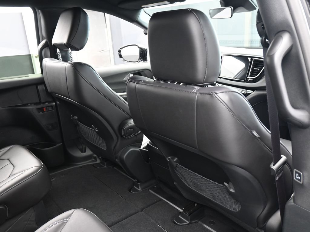 Used 2026 Chrysler Voyager LX image 38