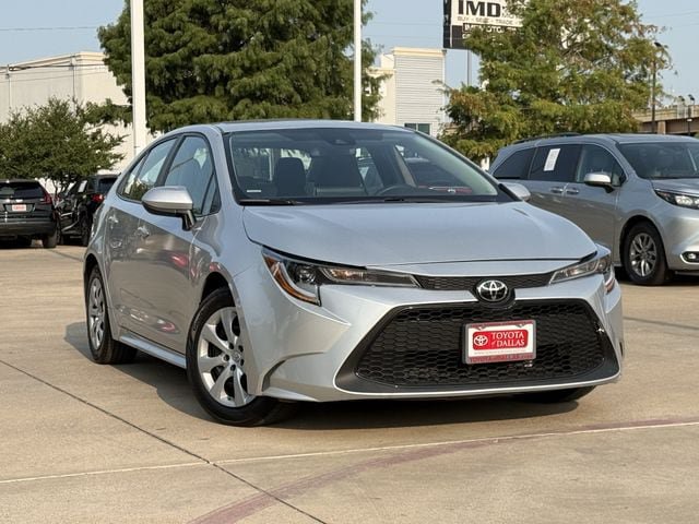 Used 2021 Toyota Corolla LE w/ Carpet Mat Package (TMS) FWD image 2