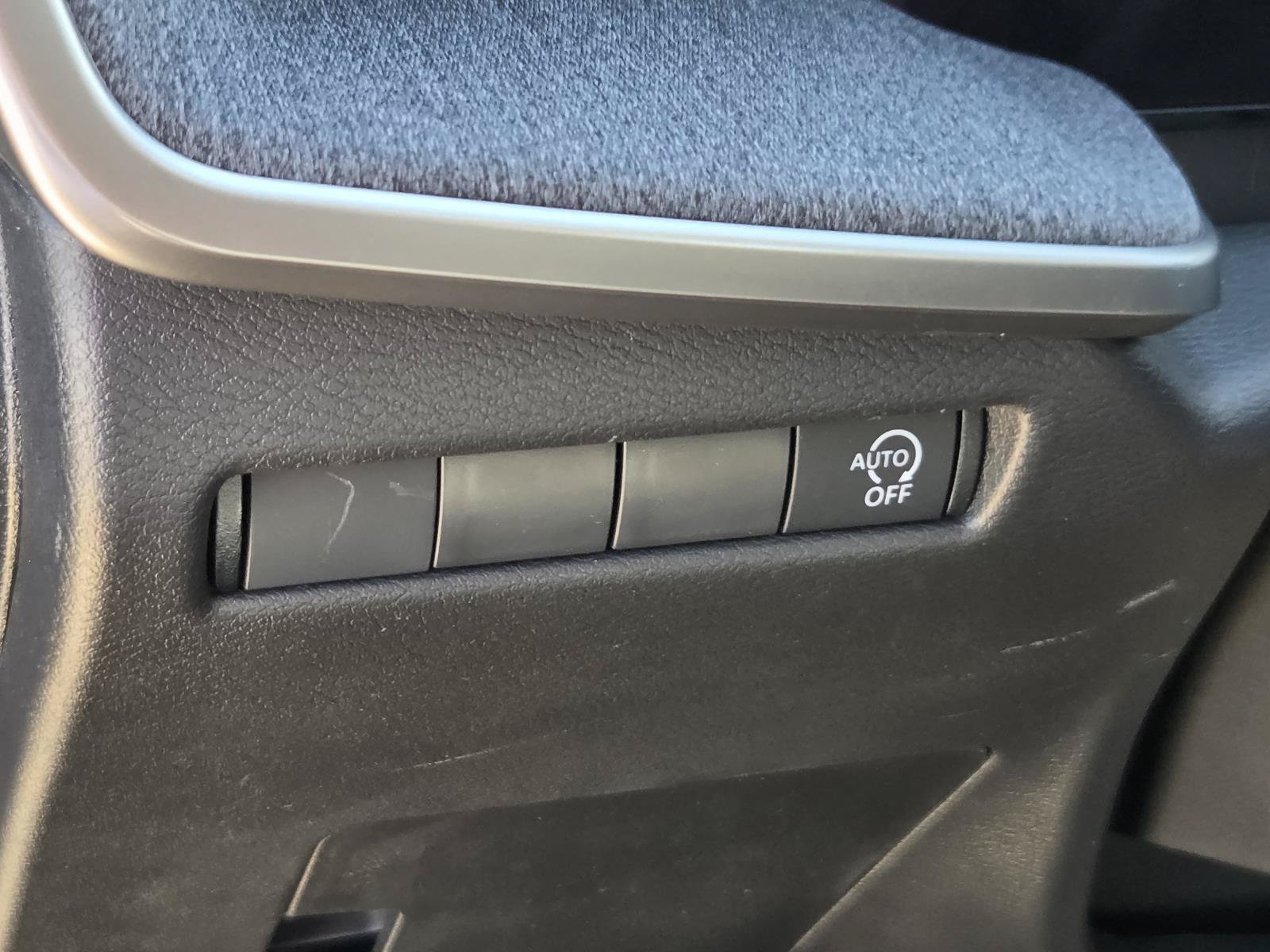 New 2027 Nissan Kicks SV w/ Cold Weather Package FWD image 17