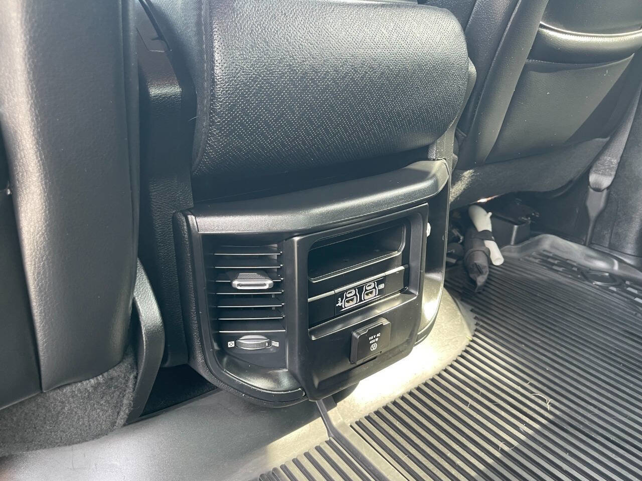 Used 2019 RAM 1500 Laramie image 31