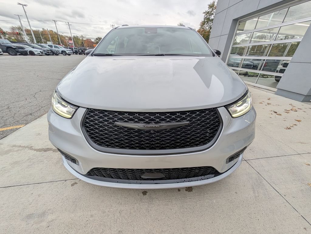 New 2026 Chrysler Pacifica Limited w/ S Appearance Package image 10