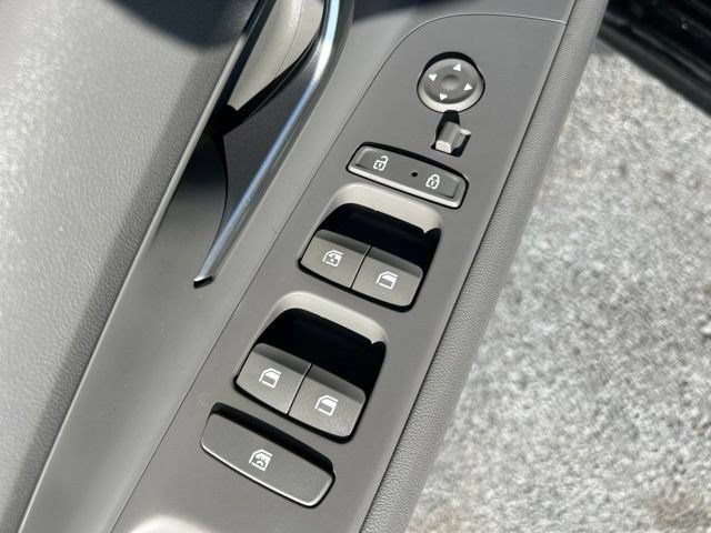 Used 2022 Hyundai Elantra SEL w/ Convenience + Premium Package FWD image 11