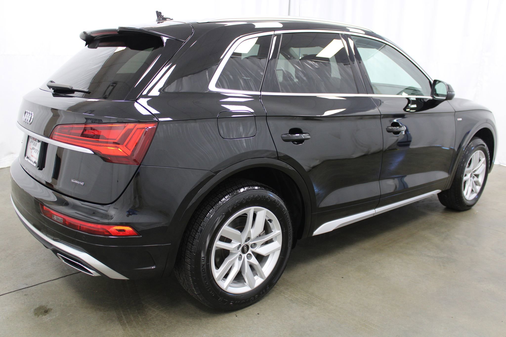 Used 2023 Audi Q5 2.0T Premium w/ Convenience Package image 4