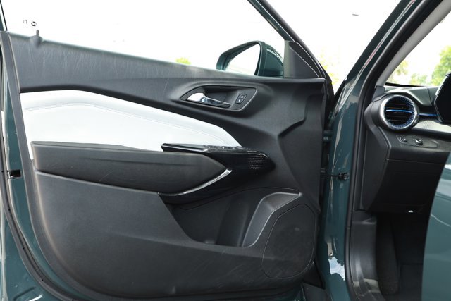 Used 2025 Chevrolet Trax LT FWD image 20
