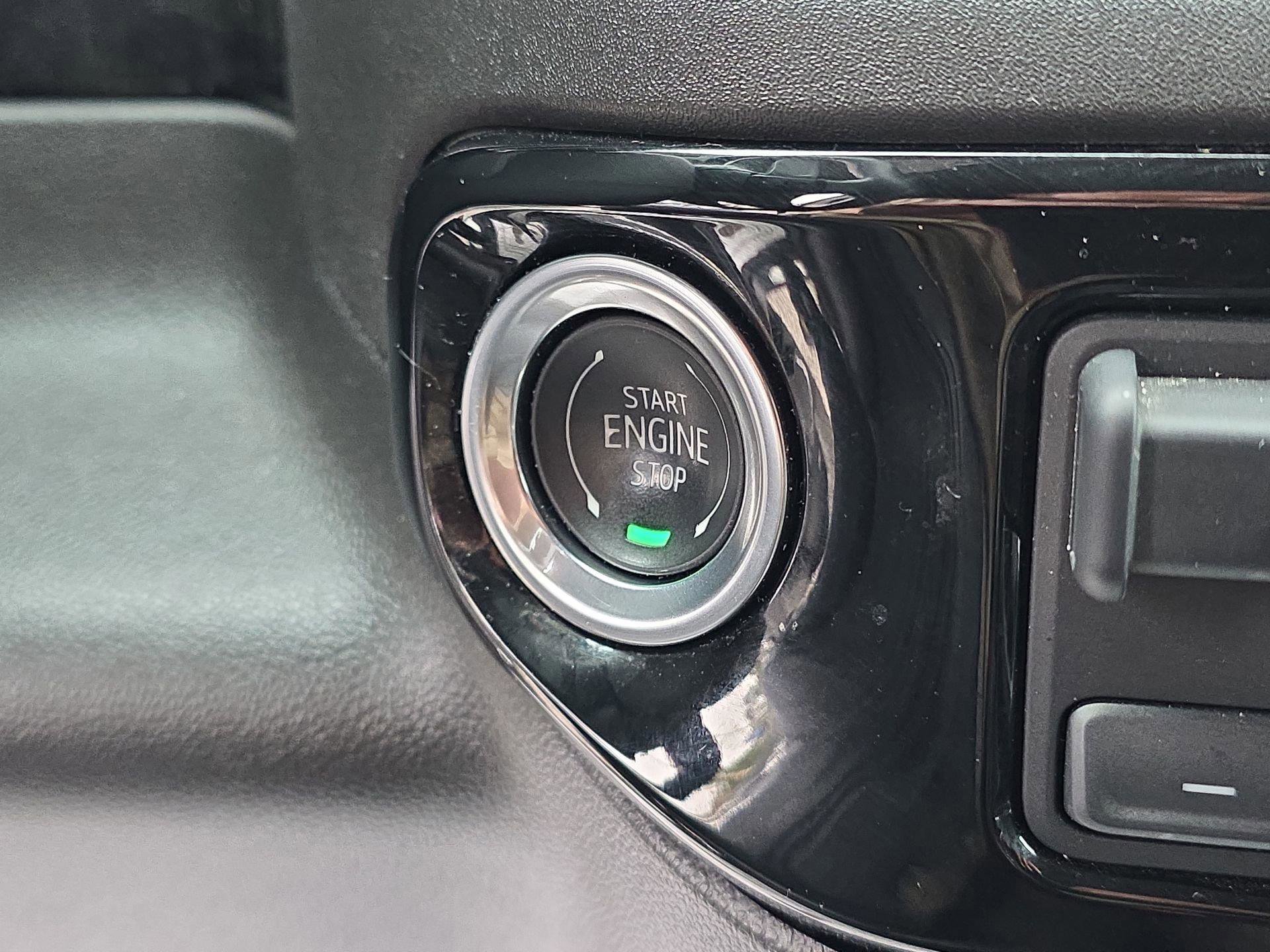 Used 2025 Chevrolet Silverado 1500 LTZ image 32