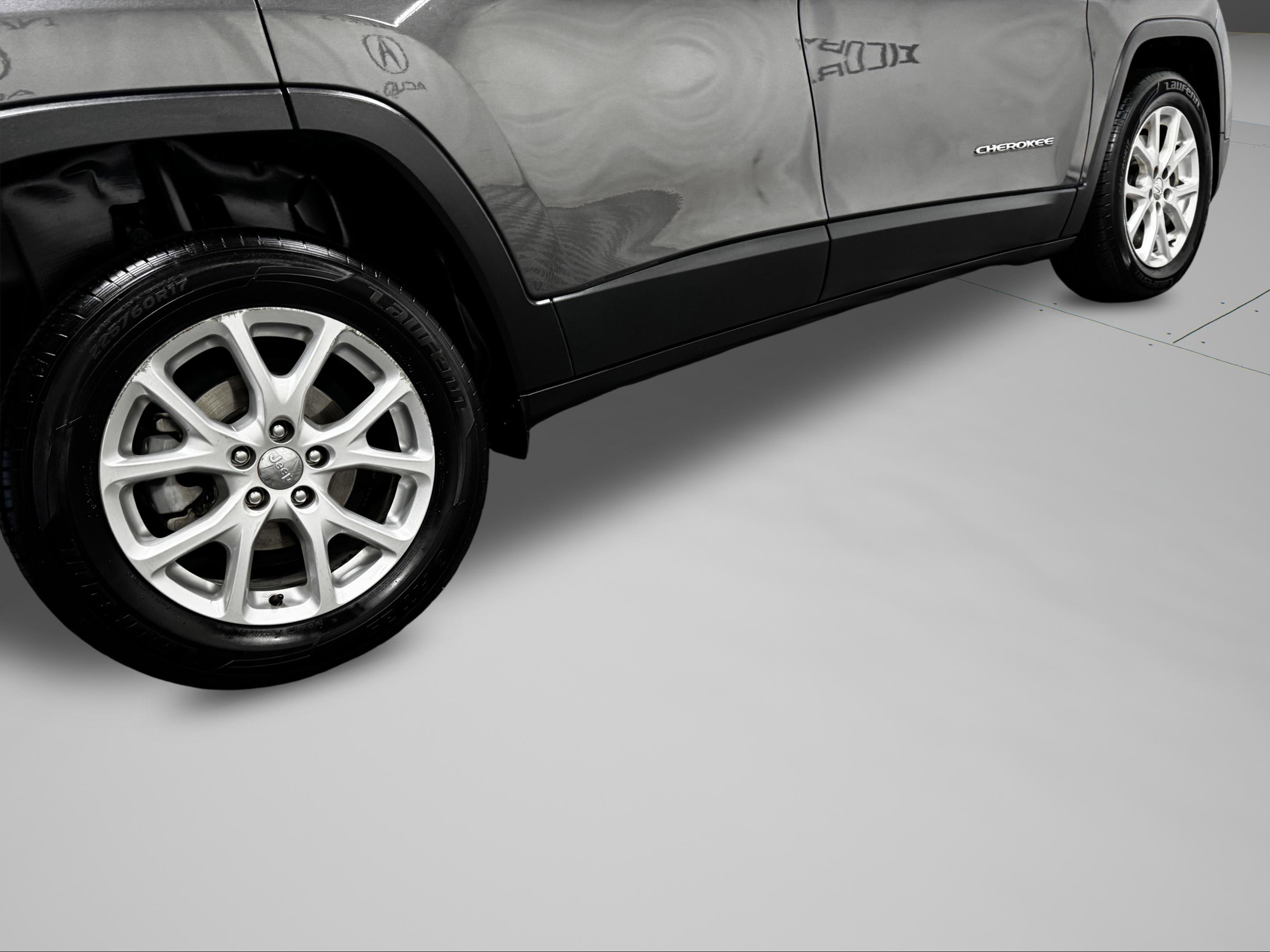 Used 2017 Jeep Cherokee Latitude w/ Safety/Convenience Group FWD image 47