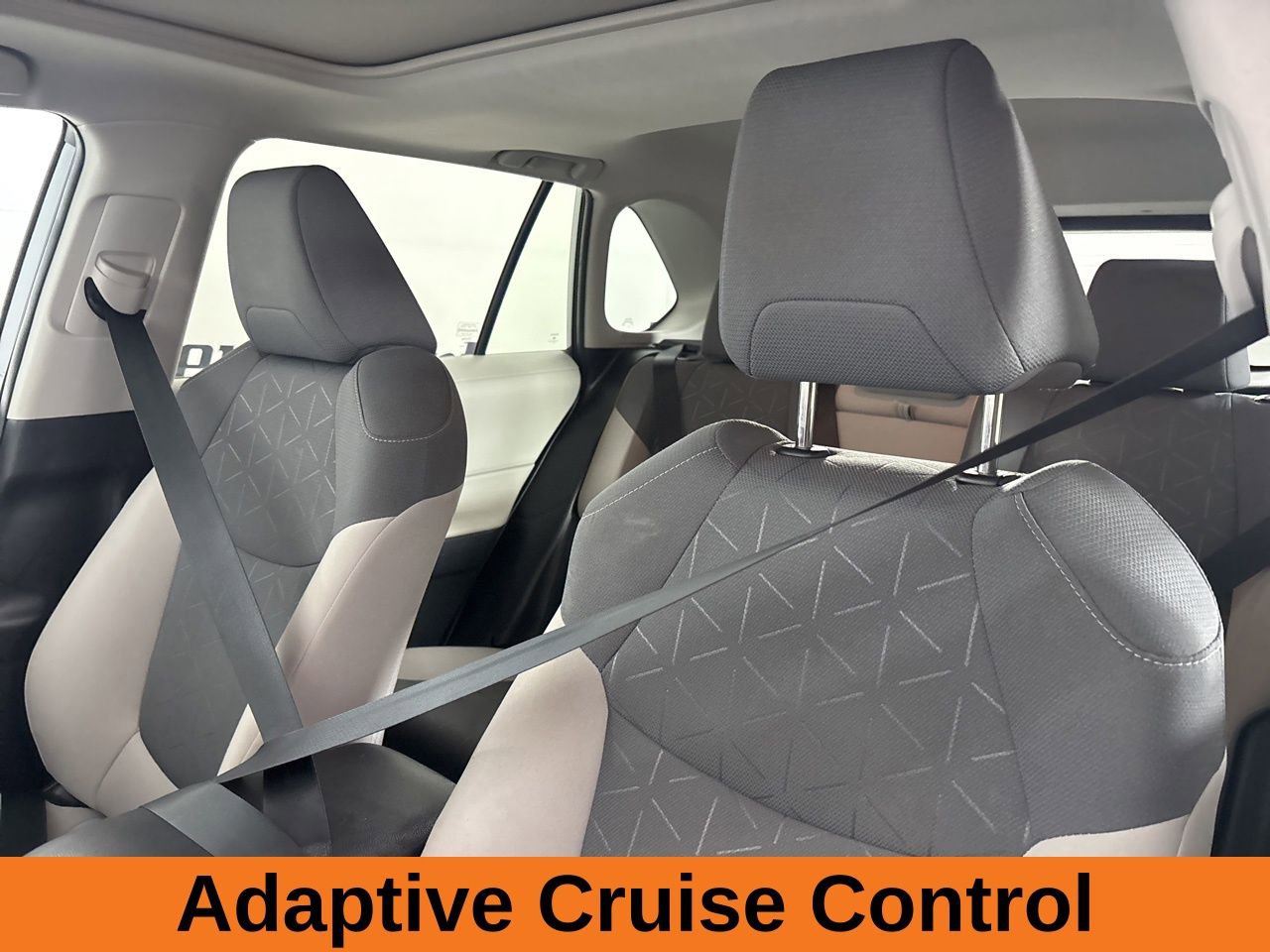 Used 2021 Toyota RAV4 XLE w/ Convenience Package image 13