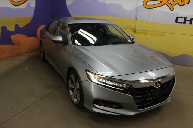 Used 2018 Honda Accord Touring image 2